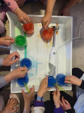 Ustvarjanje kristalov (foto Ana Čič)